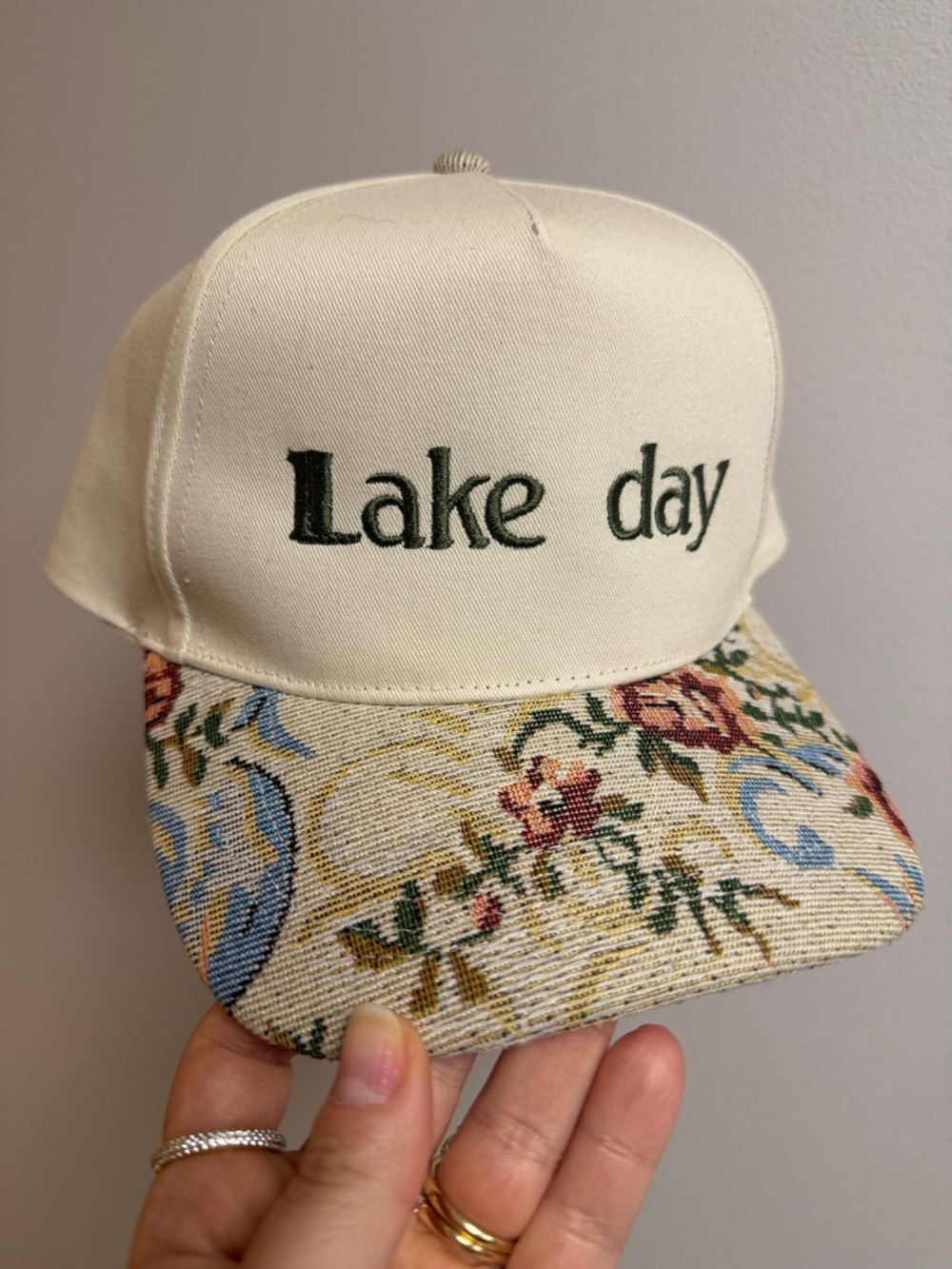 Lake Day Cream Cap with Floral Tapestry Brim